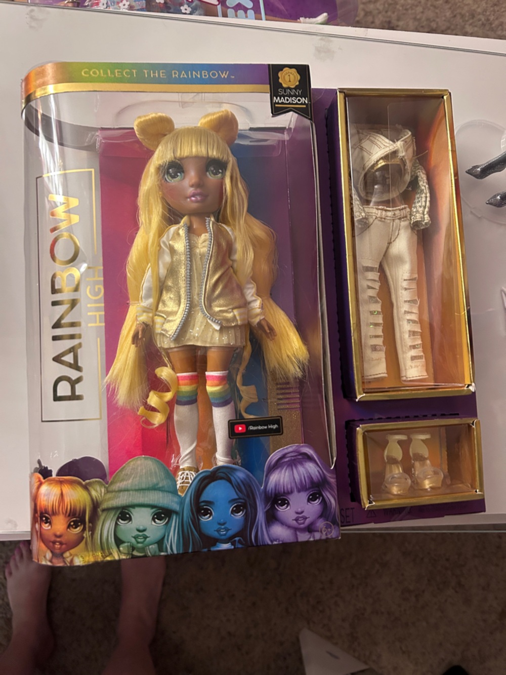 Rainbow High New in box Sunny Madison Doll with Gold Outfit